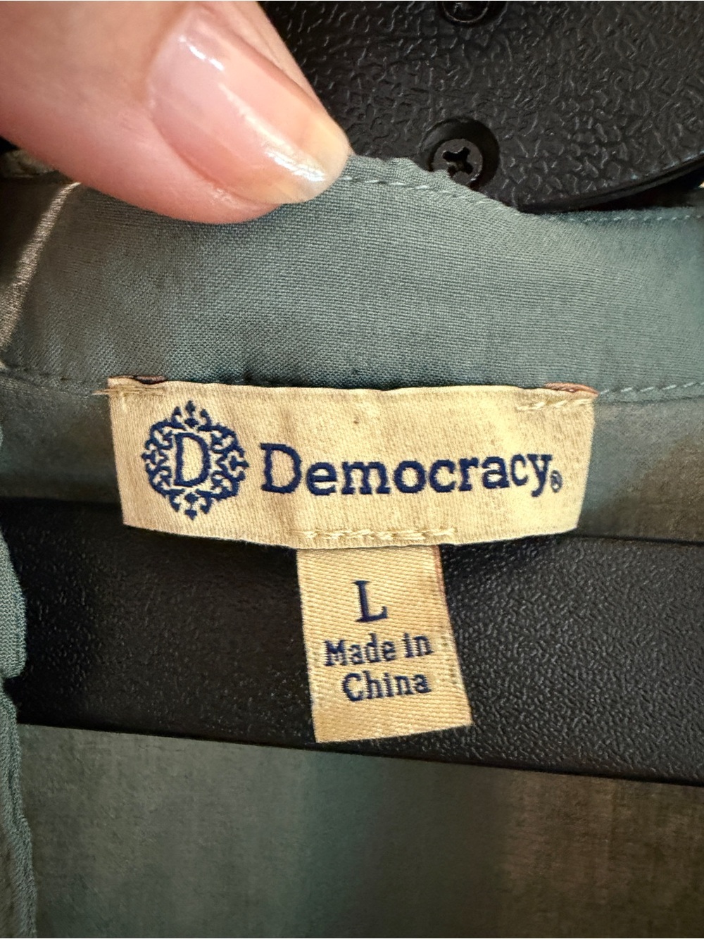 Democracy green delicate detailed Button-Front Blouse - Picture 5 of 6